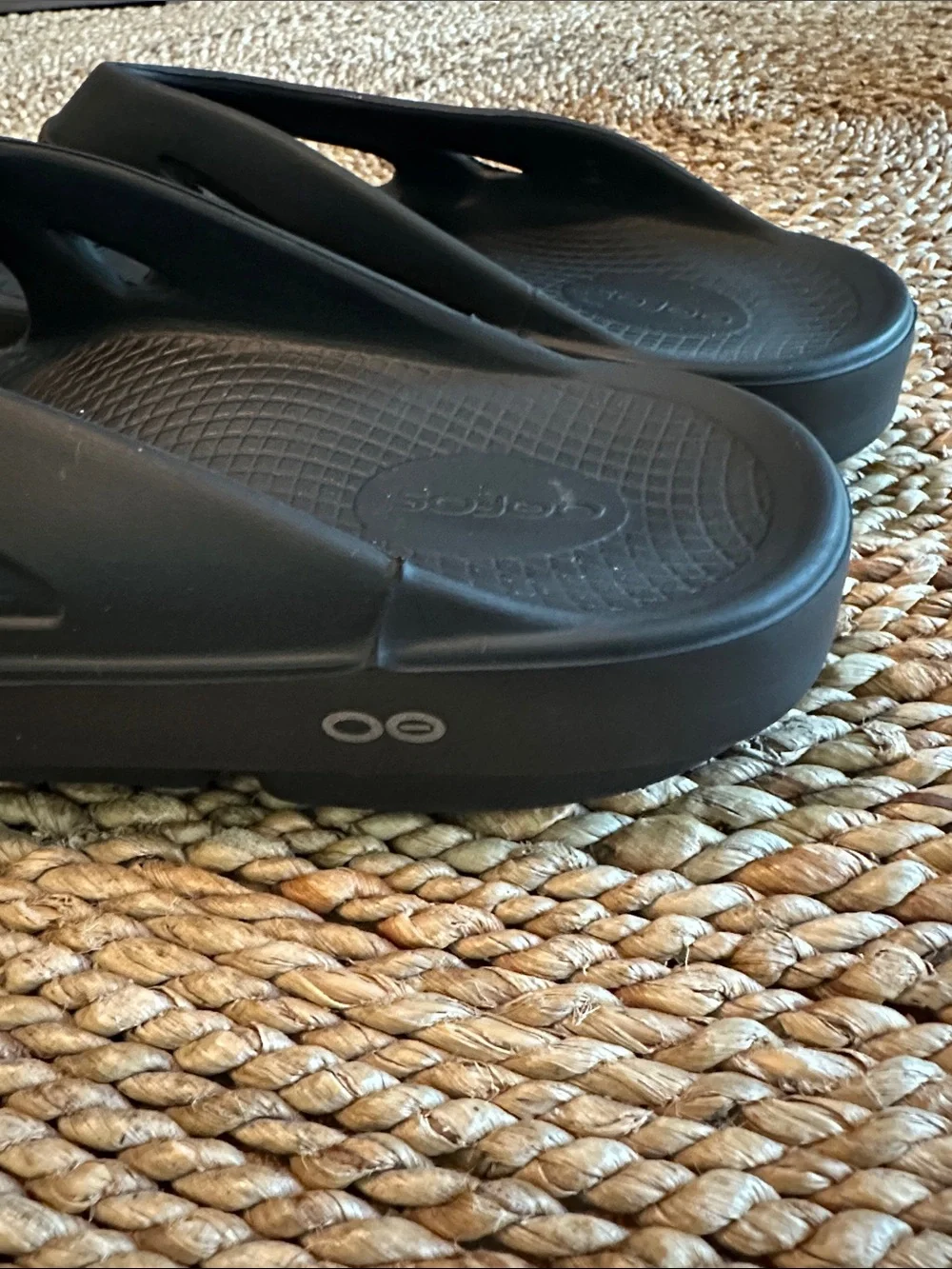 OOFOS SUZE 11 men’s Blacks Comfort Flip Flop Sandals